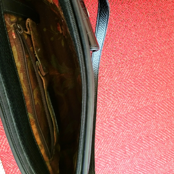 - Brighton Croc Embossed Leather shoulder bag. Make an Offer! - Picture 3 of 7
